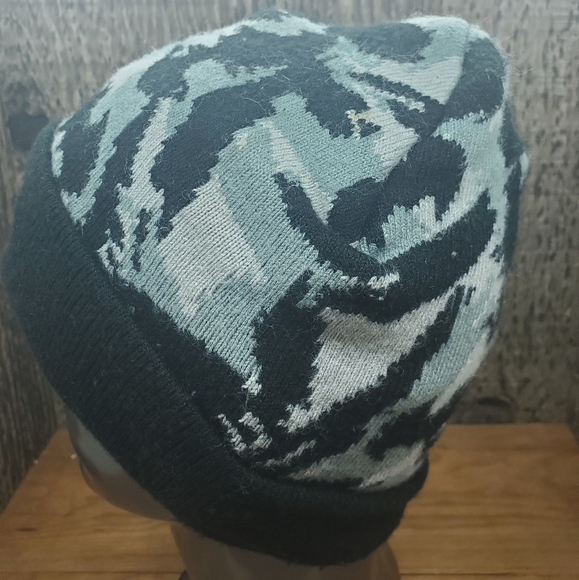 Batman Young Kids Youth Beanie Fleece Winter Hat Black & Gray Unisex - Picture 4 of 8